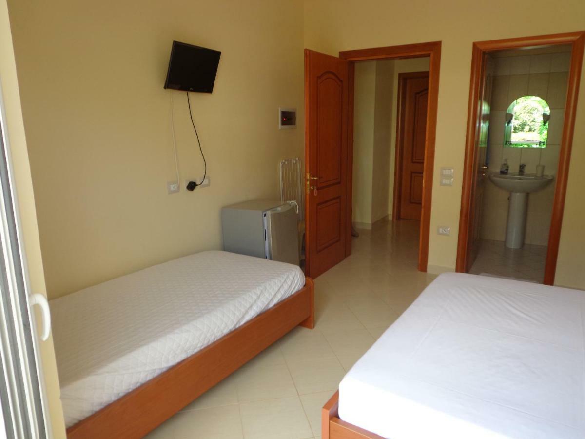 Olympian Rooms Dhërmi Buitenkant foto